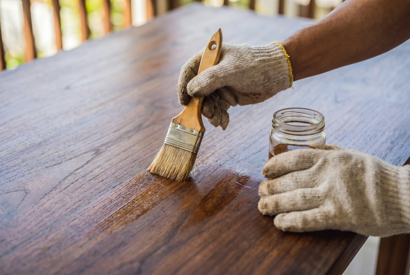 Oiling and protecting a teak surface